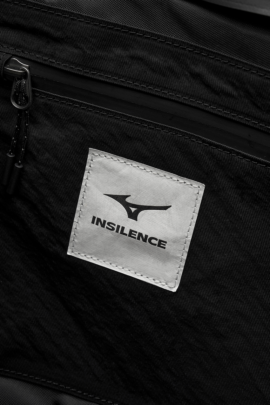MUSINSA公式 | INSILENCE Obsidian cross bag BLACK
