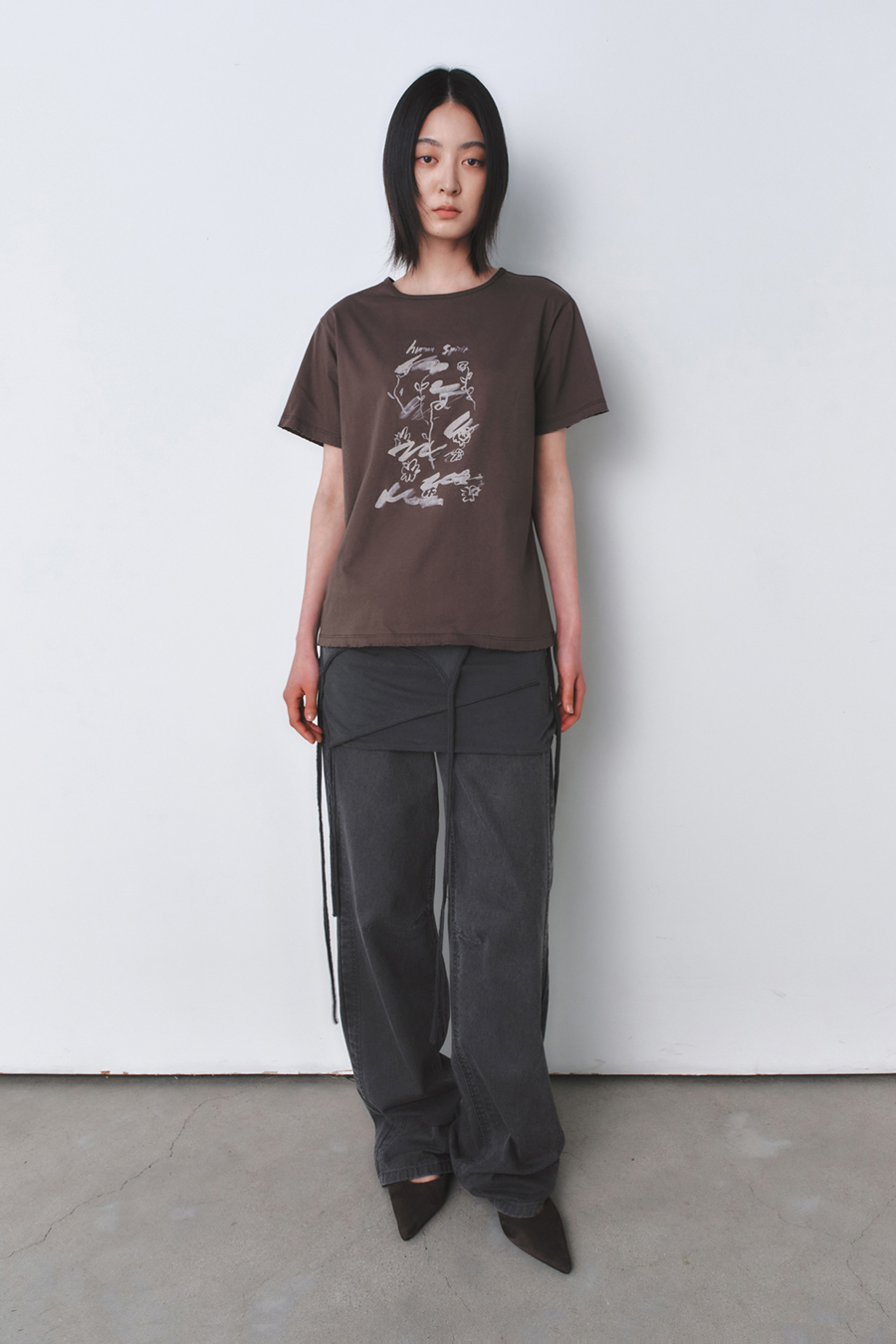 MUSINSA | INSILENCE WOMEN Vintage Sketch T-Shirt BROWN
