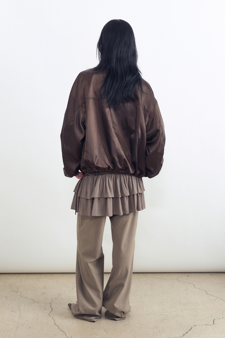 [INSILENCE] SATIN OVERSIZED JUMPER /追跡付 MUSINSA公式 | INSILENCE WOMEN SATIN OVERSIZED JUMPER BROWN