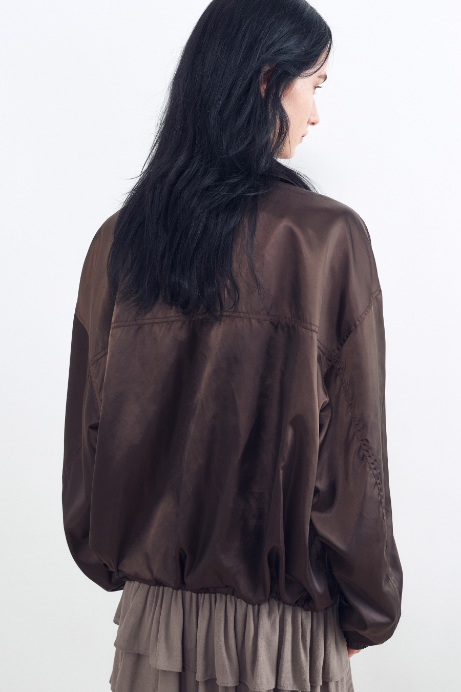 [INSILENCE] SATIN OVERSIZED JUMPER /追跡付 MUSINSA公式 | INSILENCE WOMEN SATIN OVERSIZED JUMPER BROWN